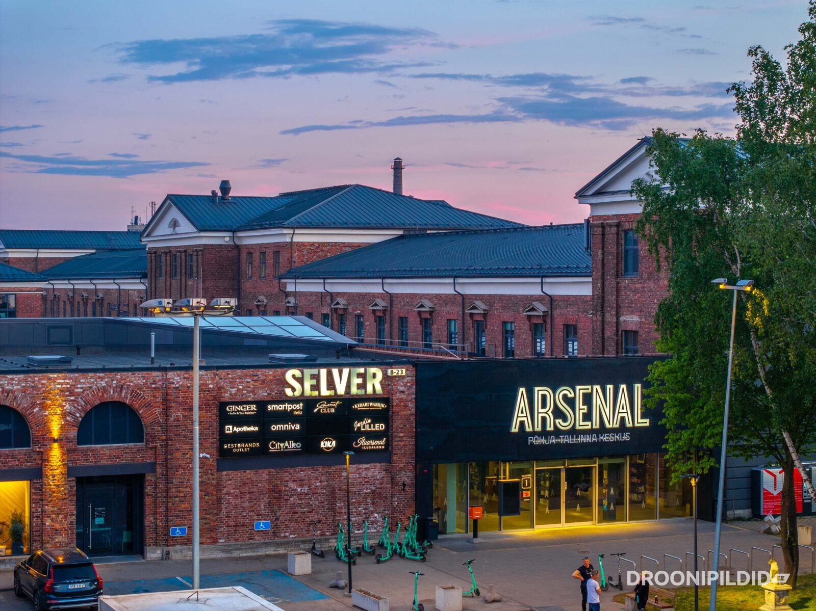 Tere, Jäi silma teie ilus Viimsi Kool ja valmis sellest ka väike droonifotode seeria Link - https://droonipildid.ee/galerii/viimsi-kool-seeria/ Fotod on ka müügis seeriana või üksikult. Huvi korral saadan lisainfo. Pildid on 5K kvaliteedis ja fotosid on võimalik printida ka väga suurtes mõõtudes. Tervitades