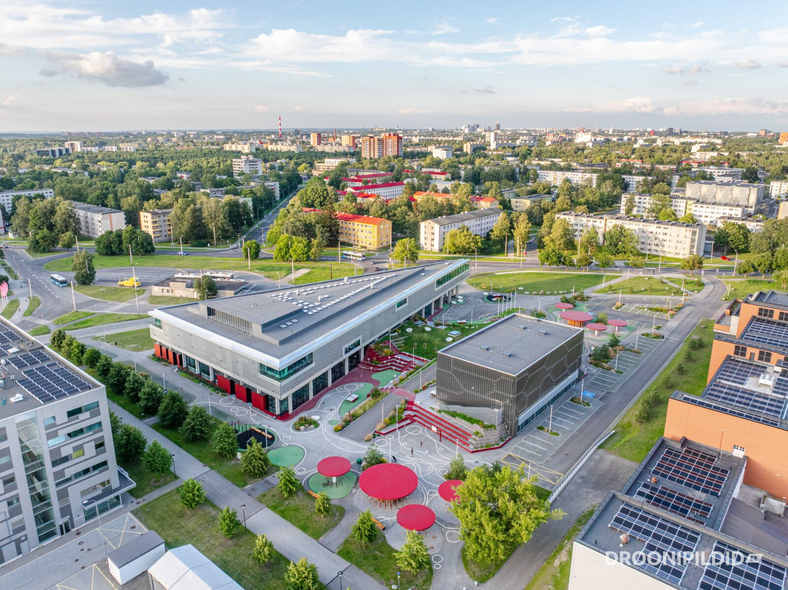 Mustamäe Riigigümnaasium, Riigigümnaasium, Mustamäe,  Akadeemia tee 25, Mustamäe Riigigümnaasium droonipildid, droonipildid.ee, arhitektuurifotod