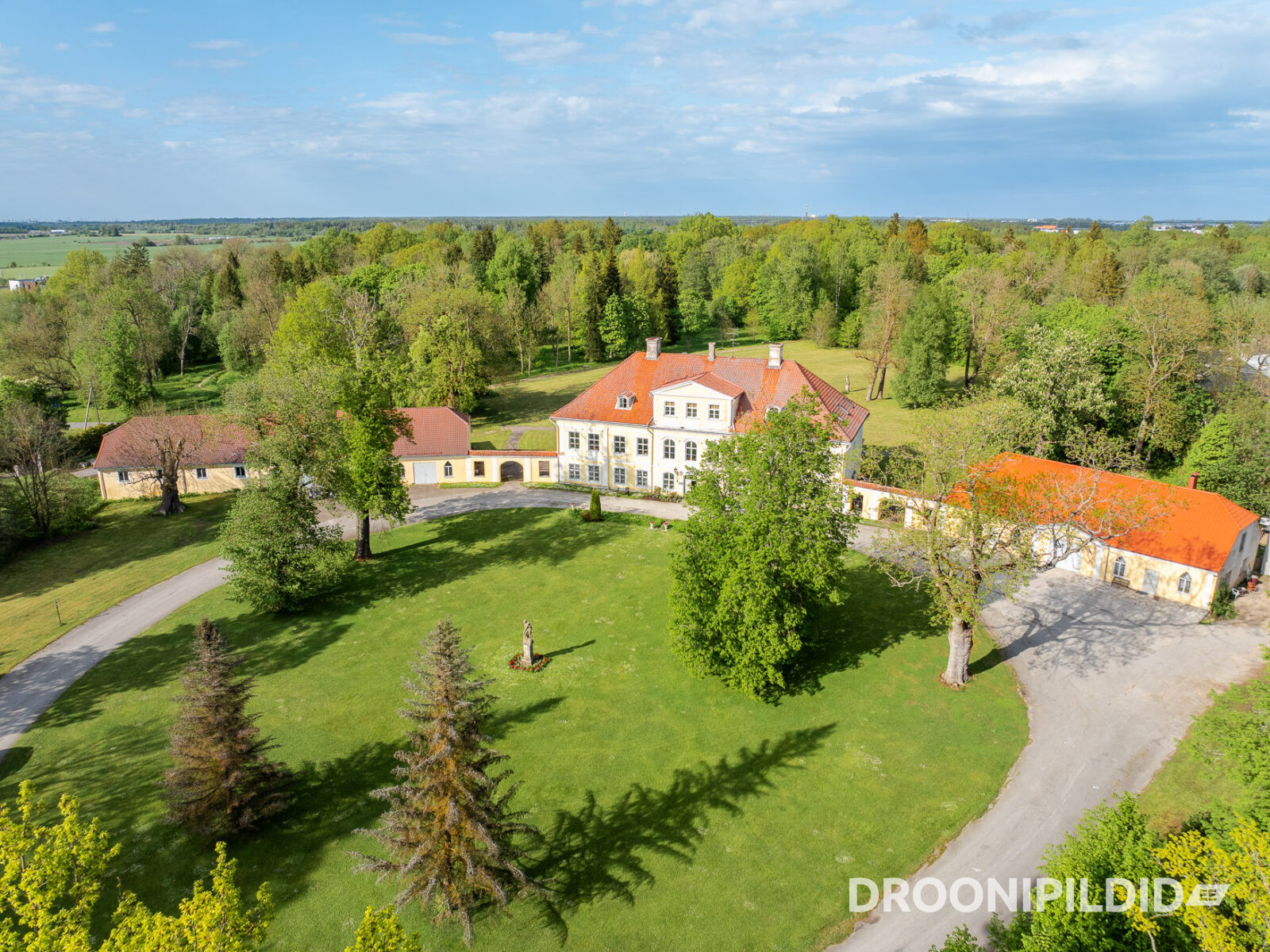 saue mõis, mõisad eestis, eesti mõisad, droonifoto, mõisapark, arhitektuur, barokkarhitektuur, ajalooline mõis, harjumaa, saue linn, heritage, manor in estonia, drone photography, aerial photo estonia