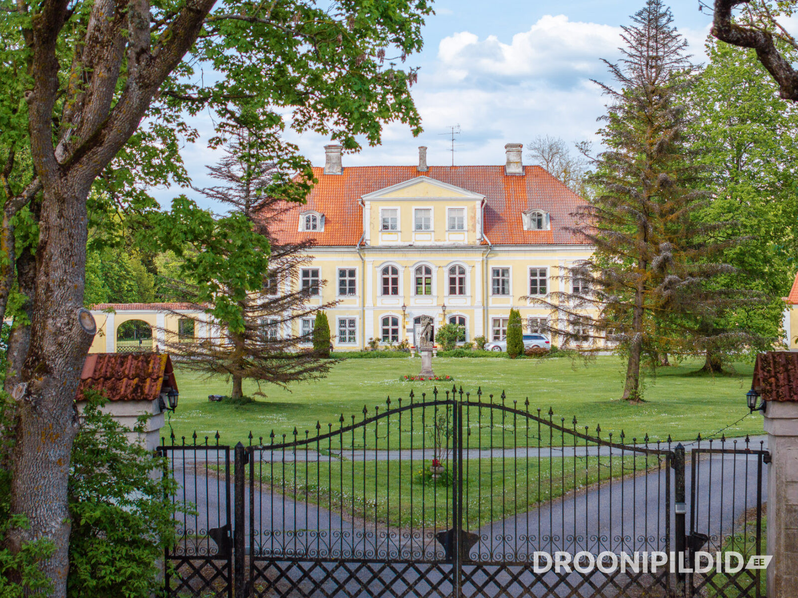 saue mõis, mõisad eestis, eesti mõisad, droonifoto, mõisapark, arhitektuur, barokkarhitektuur, ajalooline mõis, harjumaa, saue linn, heritage, manor in estonia, drone photography, aerial photo estonia