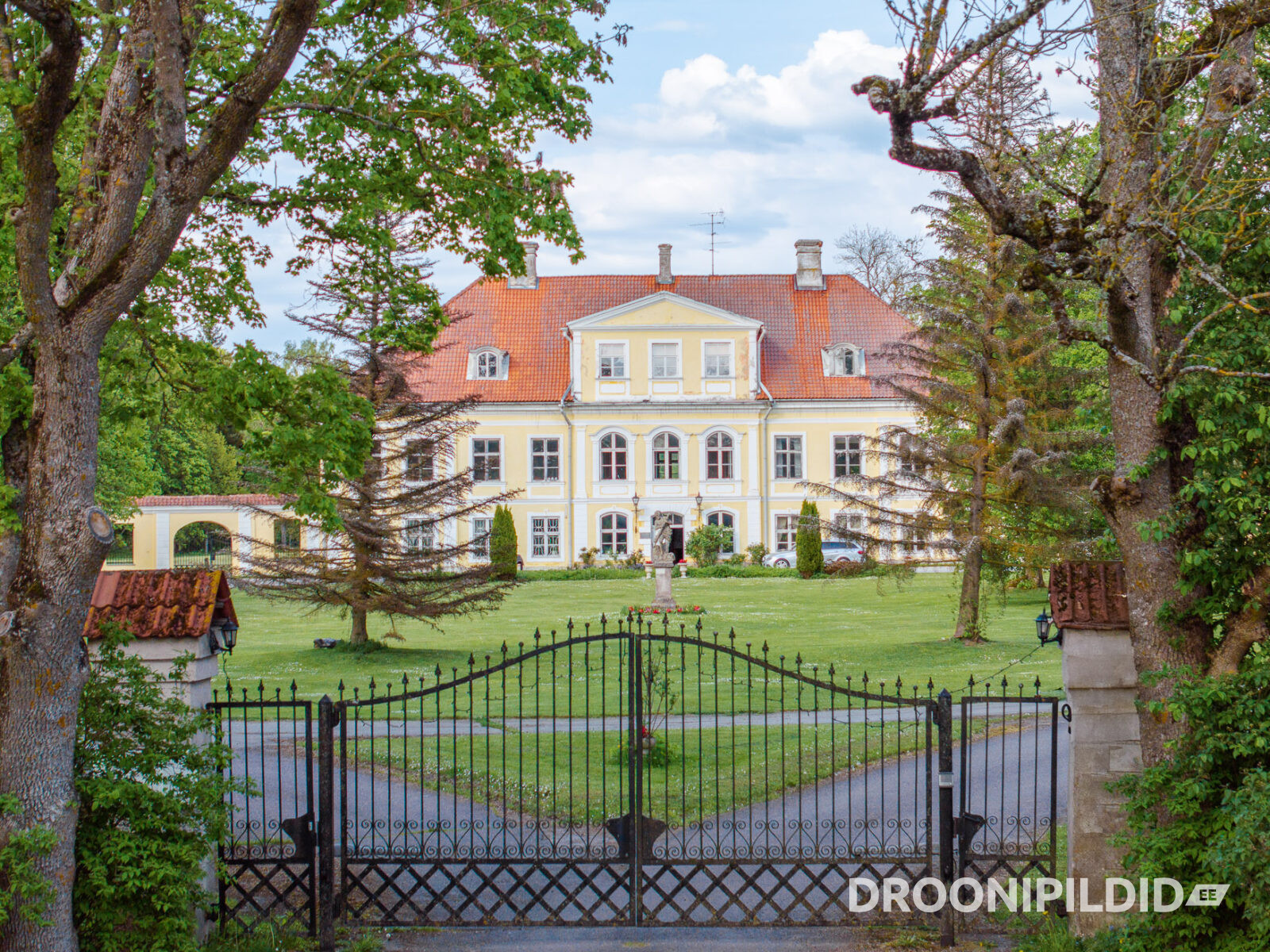 saue mõis, mõisad eestis, eesti mõisad, droonifoto, mõisapark, arhitektuur, barokkarhitektuur, ajalooline mõis, harjumaa, saue linn, heritage, manor in estonia, drone photography, aerial photo estonia