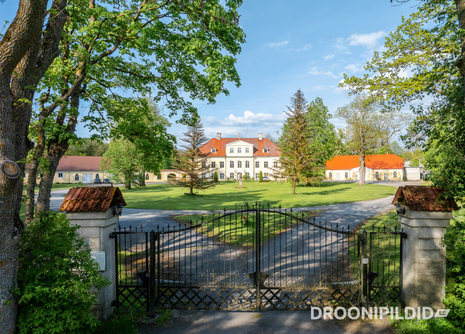 saue mõis, mõisad eestis, eesti mõisad, droonifoto, mõisapark, arhitektuur, barokkarhitektuur, ajalooline mõis, harjumaa, saue linn, heritage, manor in estonia, drone photography, aerial photo estonia