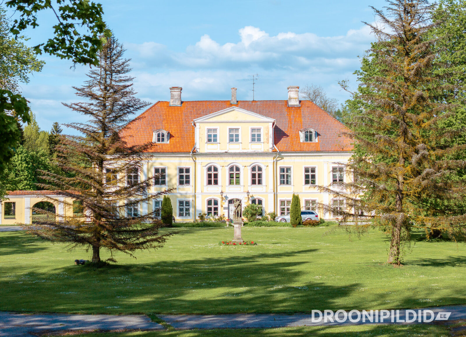 saue mõis, mõisad eestis, eesti mõisad, droonifoto, mõisapark, arhitektuur, barokkarhitektuur, ajalooline mõis, harjumaa, saue linn, heritage, manor in estonia, drone photography, aerial photo estonia
