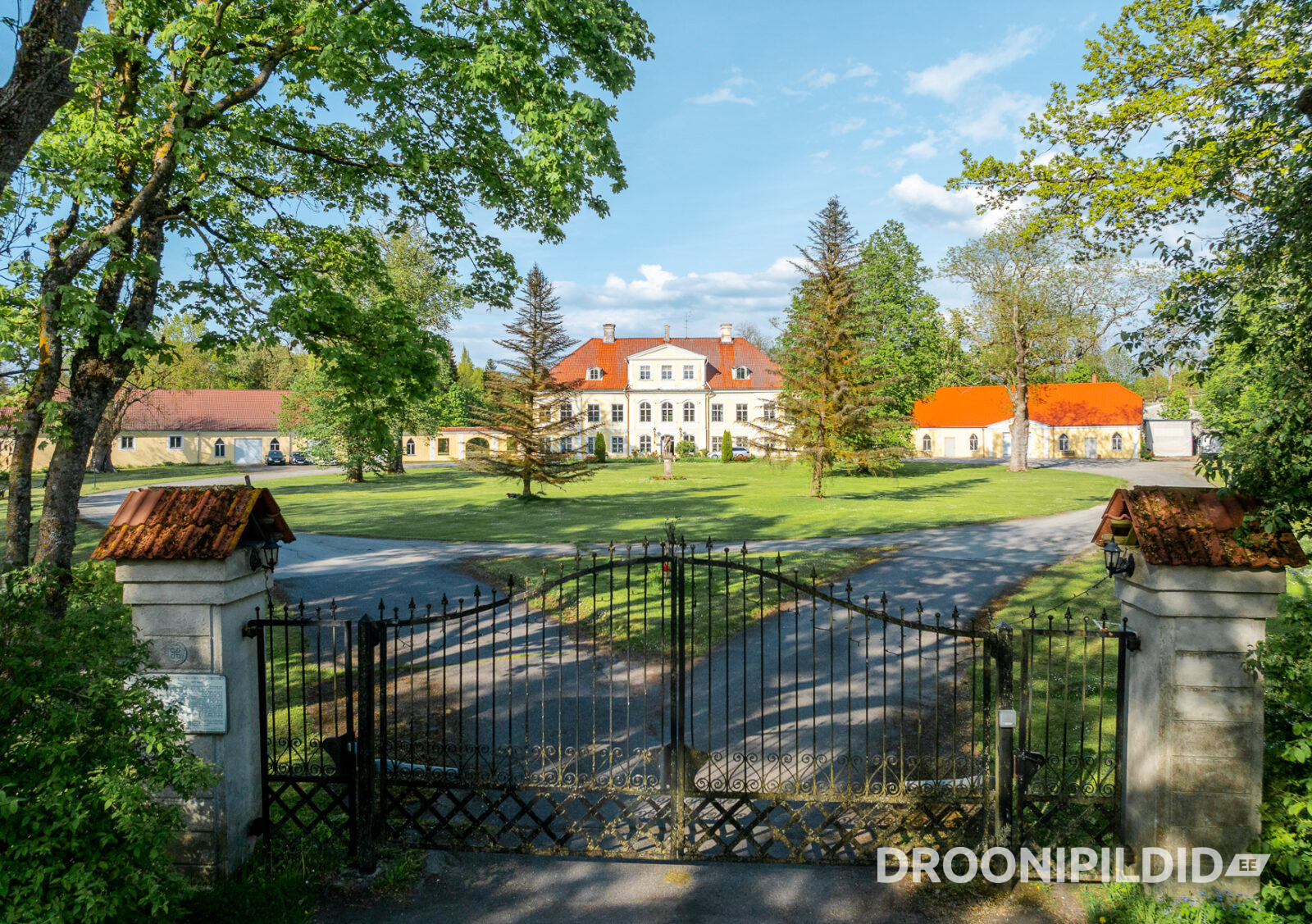 saue mõis, mõisad eestis, eesti mõisad, droonifoto, mõisapark, arhitektuur, barokkarhitektuur, ajalooline mõis, harjumaa, saue linn, heritage, manor in estonia, drone photography, aerial photo estonia