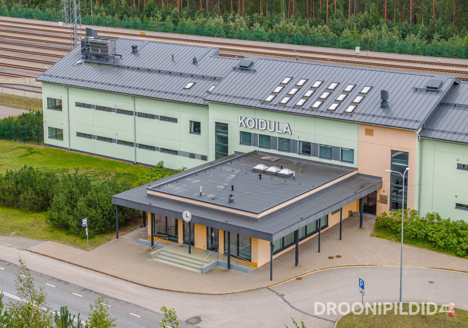 Koidula jaamahoone ning Eesti suurim kaubaraudtee sõlm droonifotol