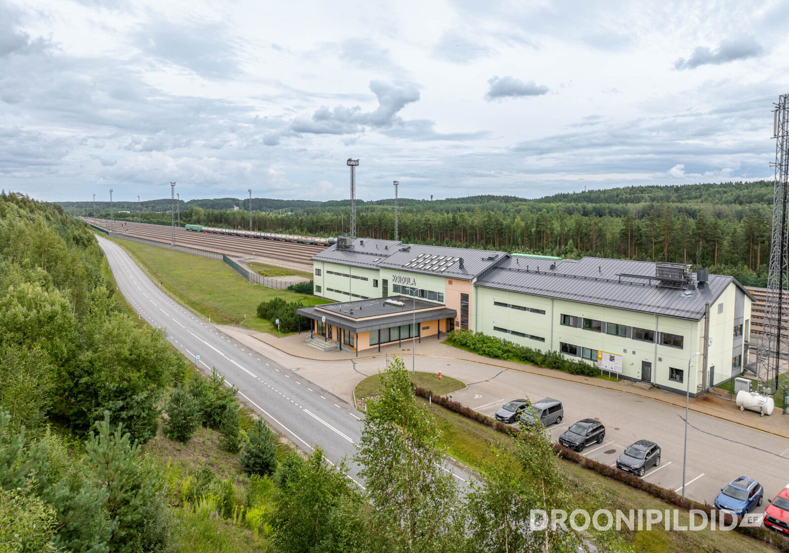Koidula raudteejaama peahoone ja sissepääs droonivaates