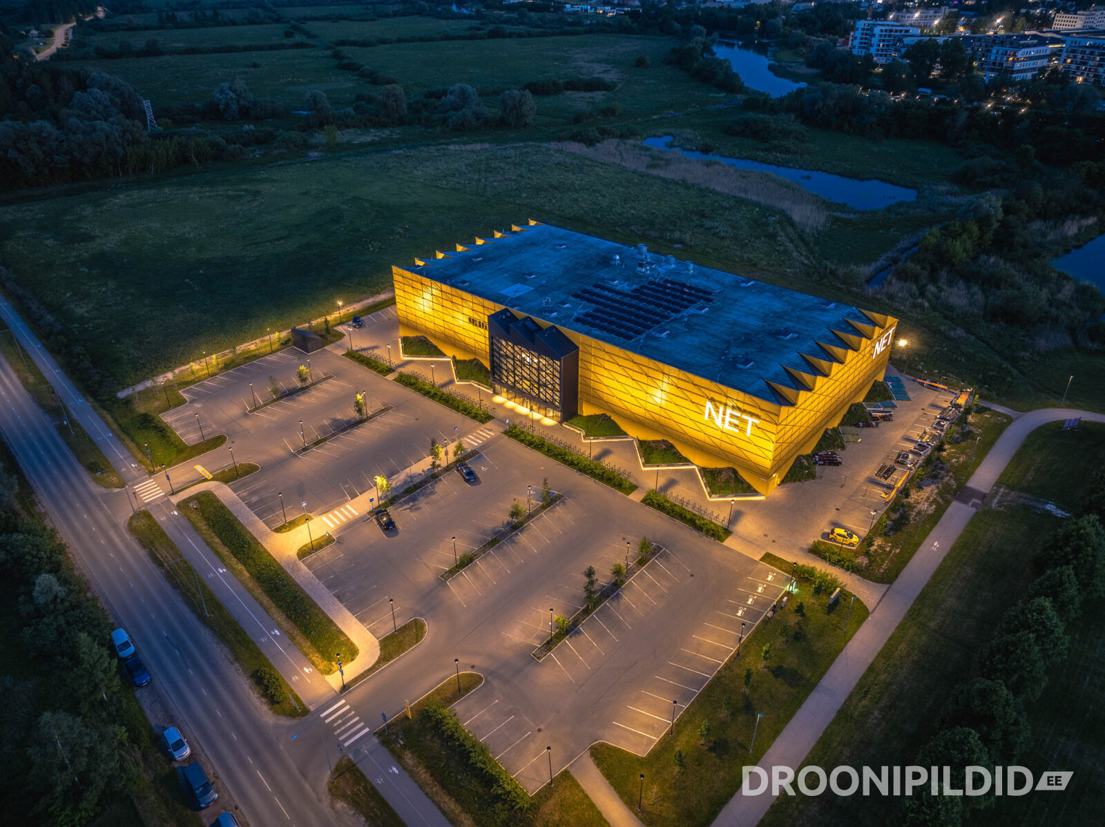 NET Spordihall ja Tartu linnavaade päikeseloojangu ajal