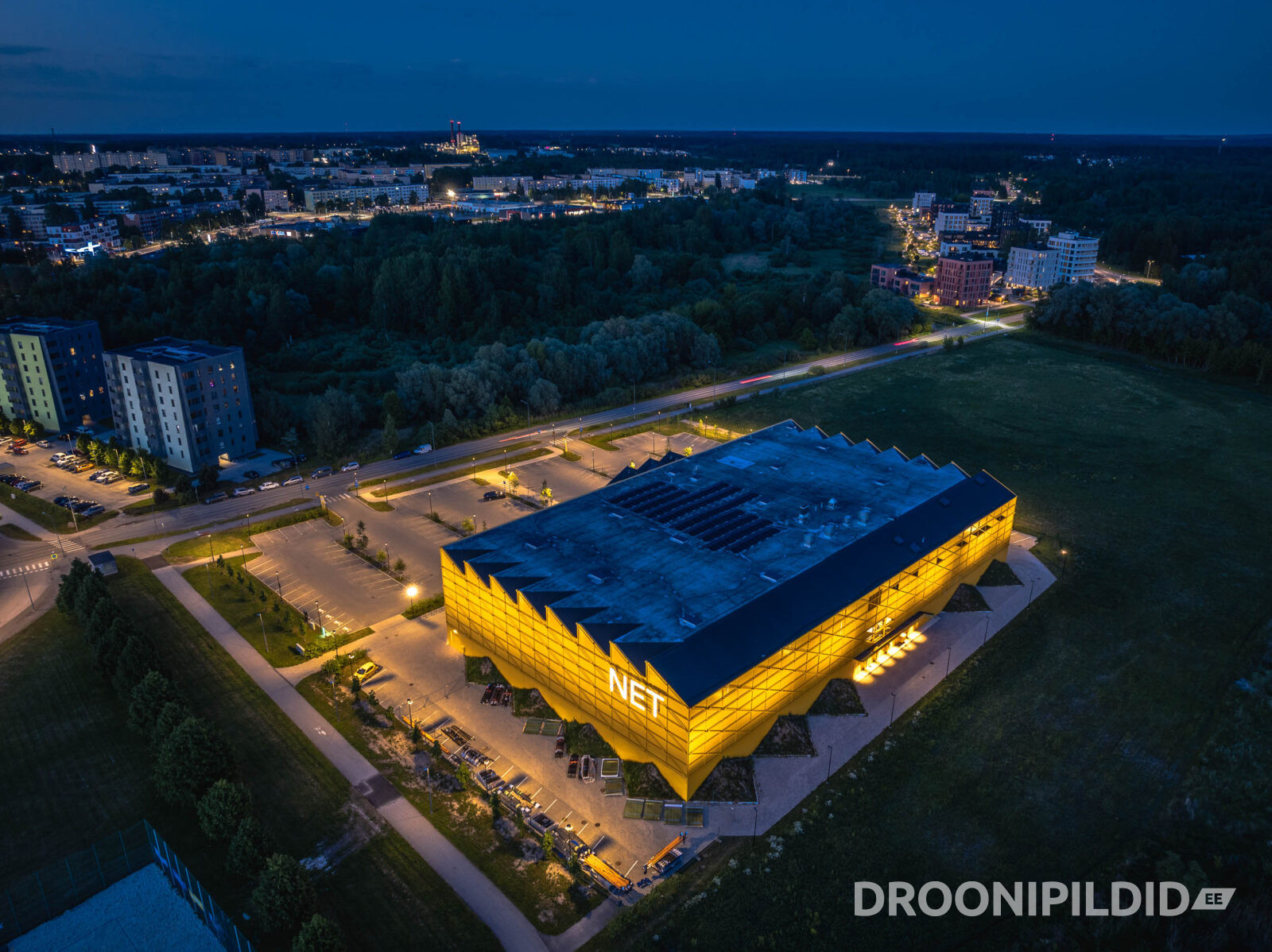 NET Spordihall ja Tartu linnavaade päikeseloojangu ajal