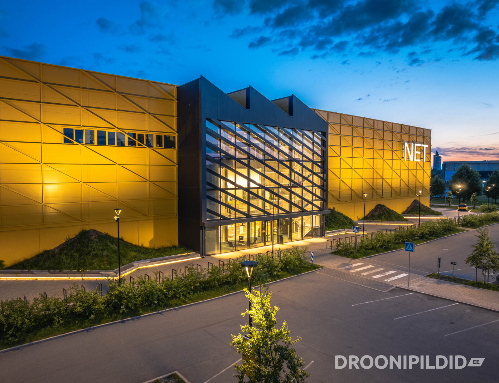 net-spordihall-tartu-aerofoto-ohtul.jpg