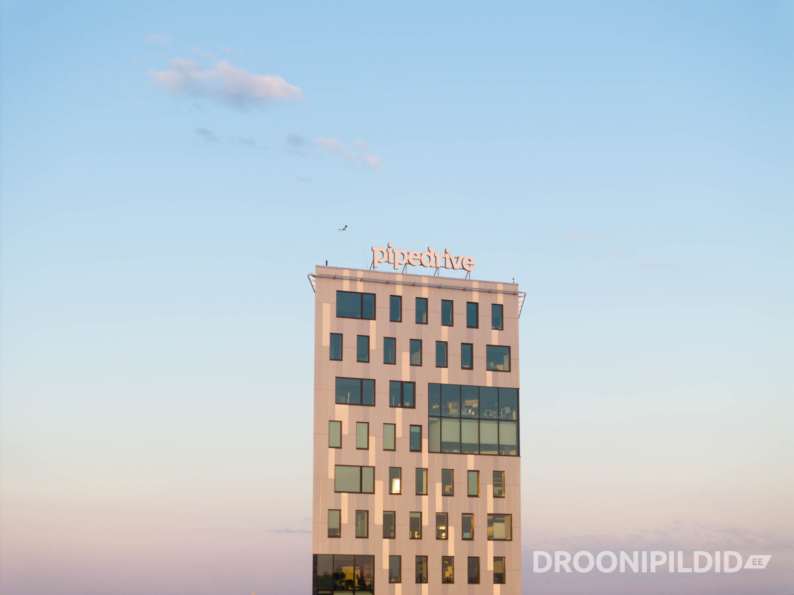 Paju 2 Pipedrive'i büroohoone ülemised korrused droonifotol Tartus