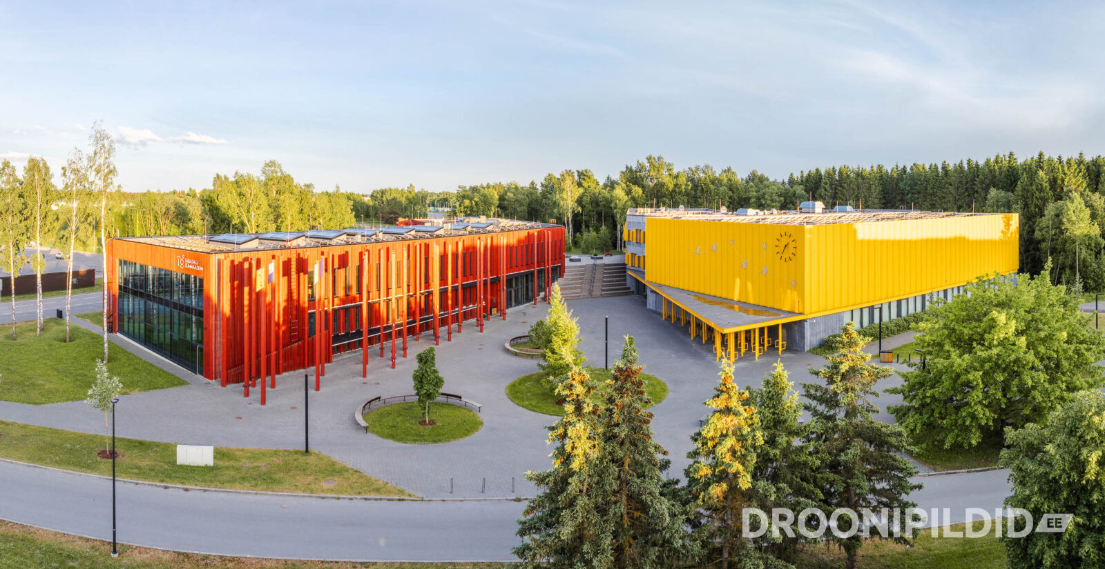 Tabasalu Gümnaasiumi koolikompleks droonifotol Harjumaal