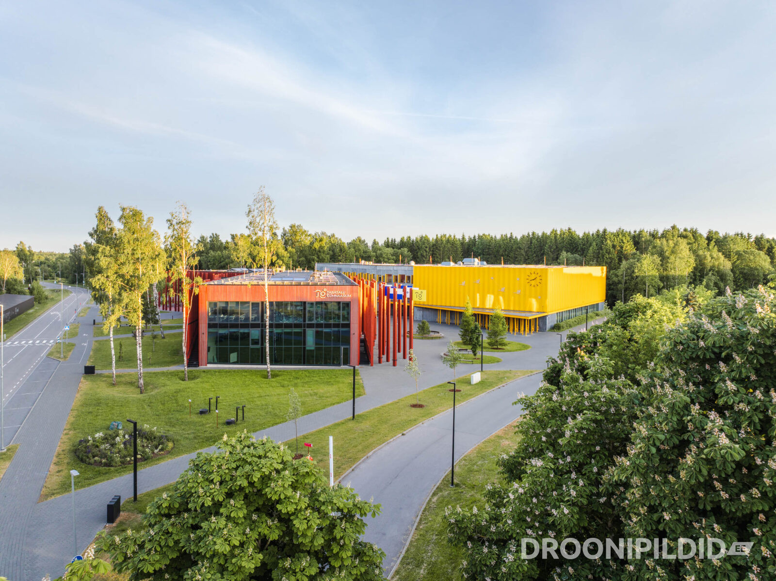 Tabasalu Gümnaasiumi koolikompleks droonifotol Harjumaal