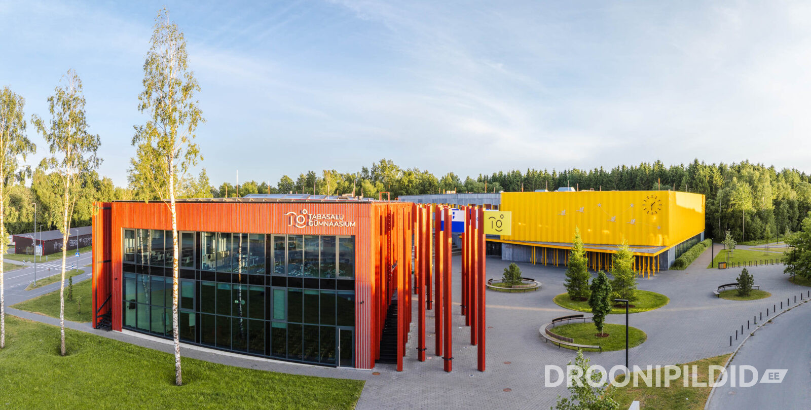Tabasalu Gümnaasiumi koolikompleks droonifotol Harjumaal