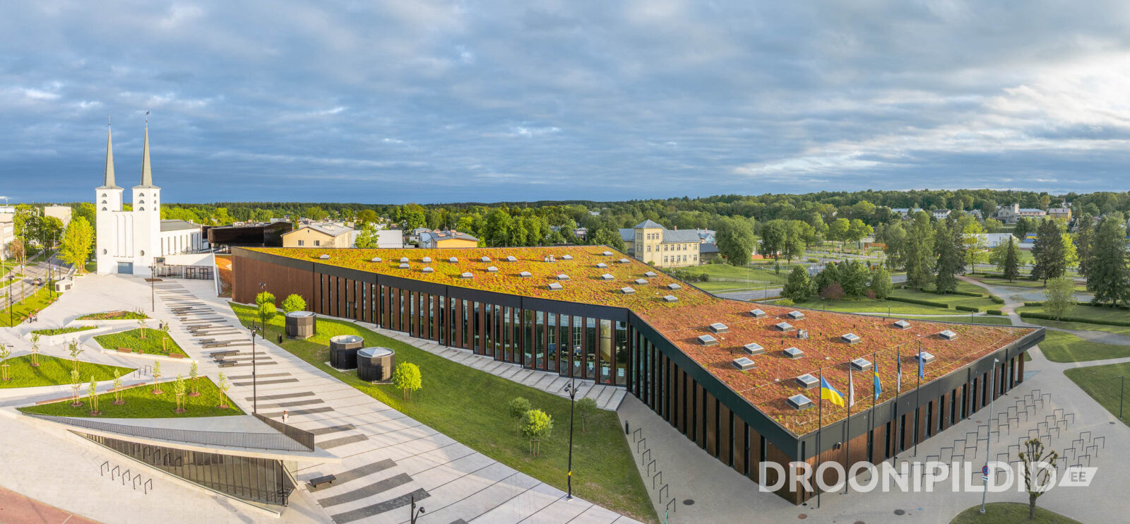 Ukuaru ja Rakvere Riigigümnaasiumi kampus koos ümbritseva linnaruumiga droonivaates