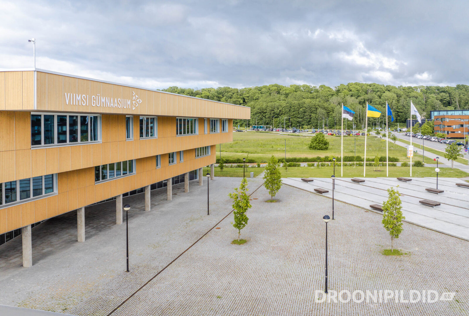 Viimsi Gümnaasiumi koolihoone kaasaegne puitarhitektuur