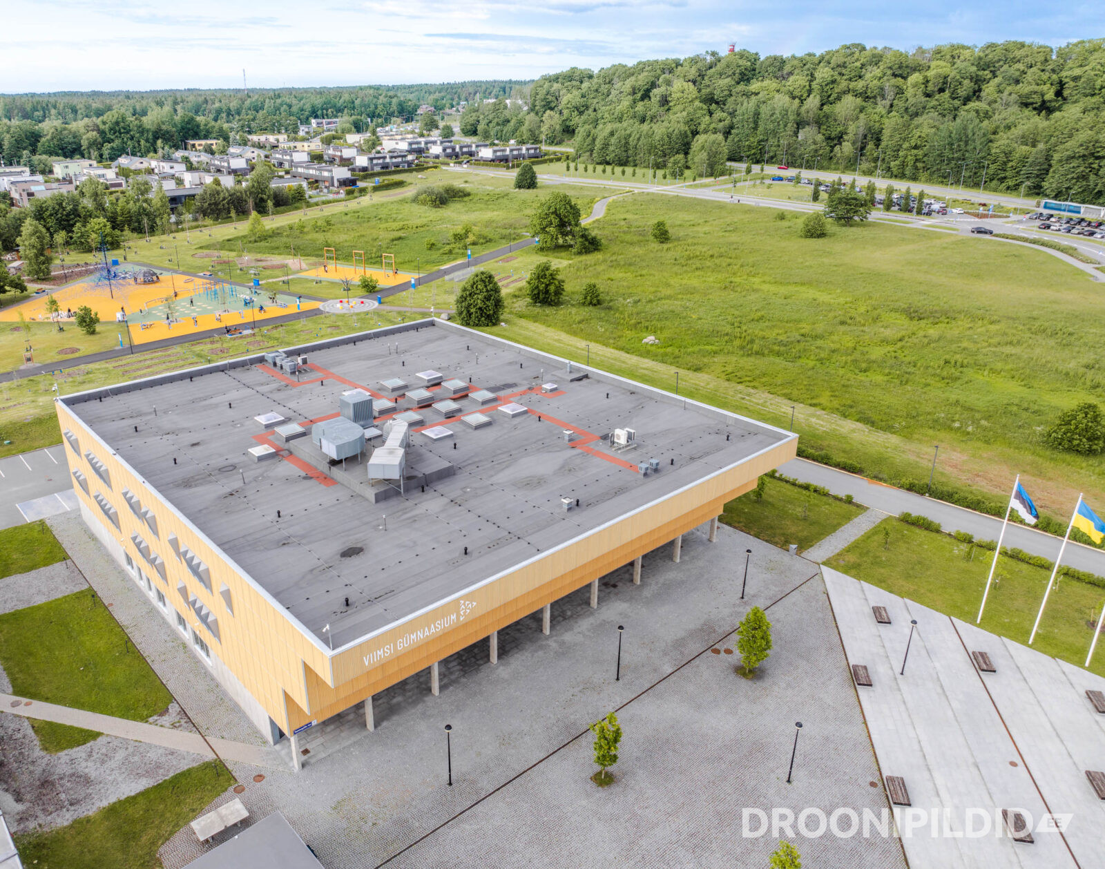 Viimsi Gümnaasiumi ümbrus ja avalik väliruum droonifotol