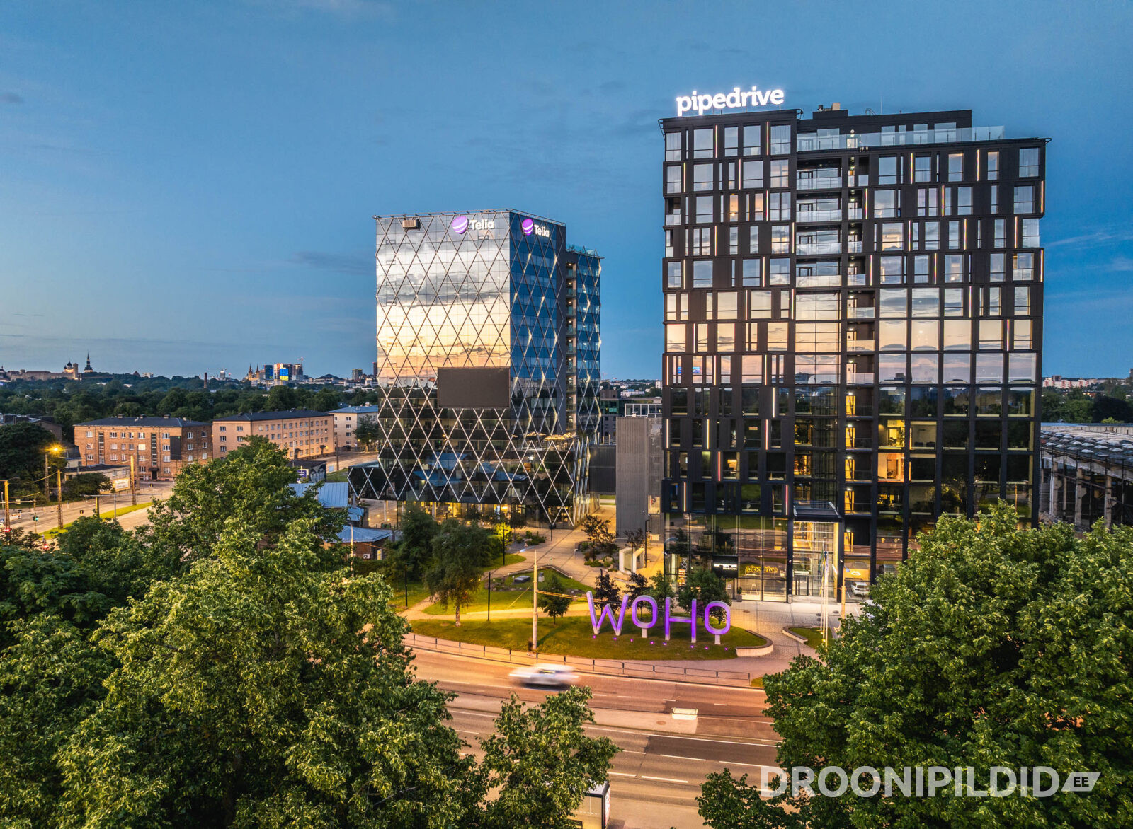 WOHO, Pipedrive ja Telia hooned Tallinnas õhtusel ajal