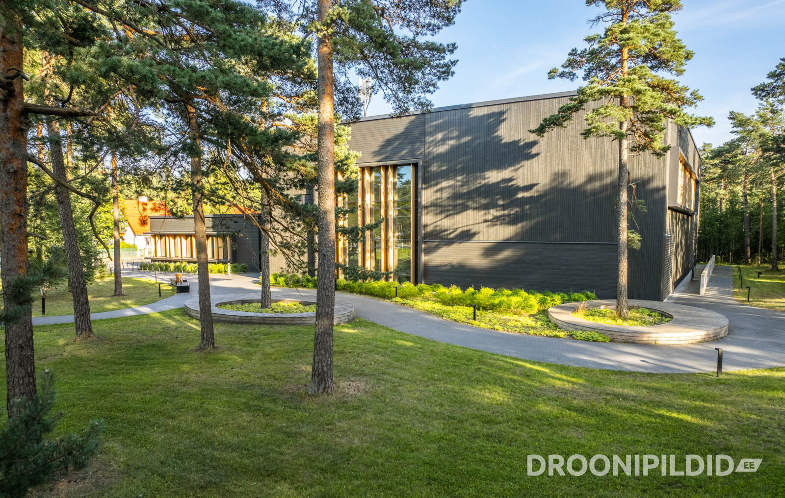 Nõmme Gümnaasiumi spordihoone droonifoto Tallinnas